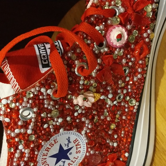 Cherry Pit Red Converse! - Picture 5 of 12